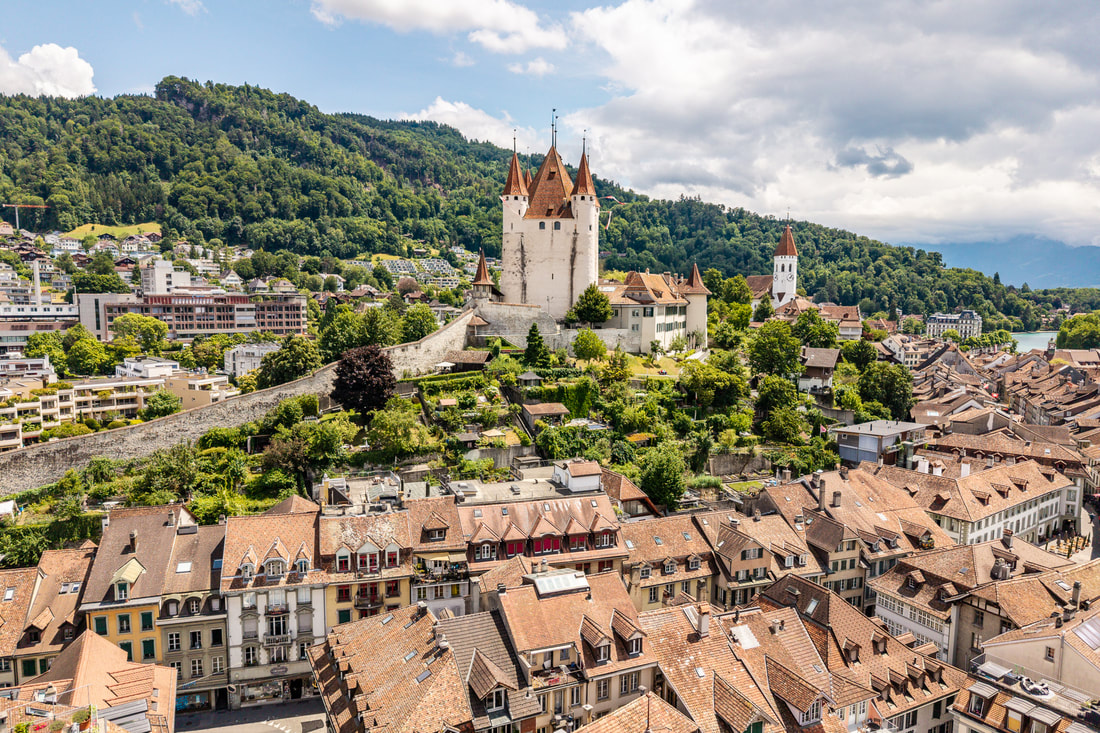 ein Aufnahme der Stadt Thun. mit der Drohne